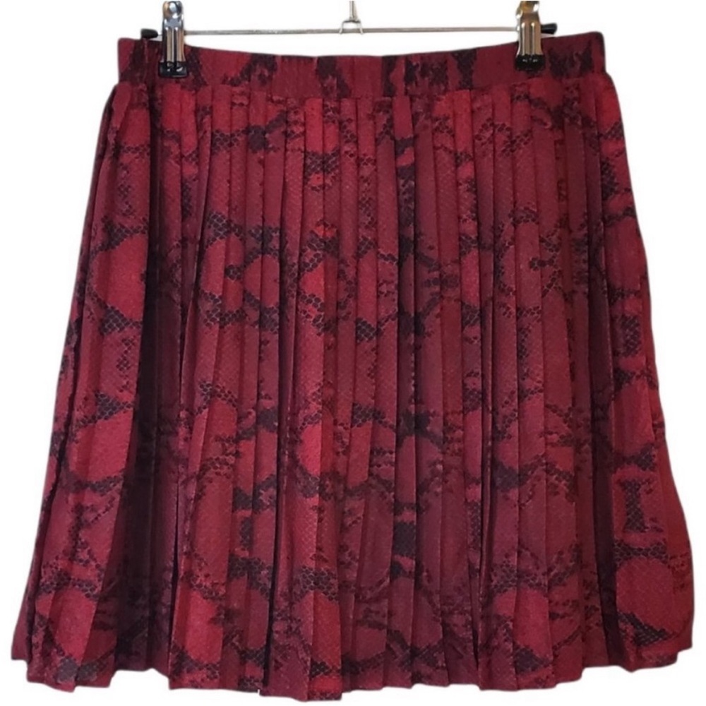 NWOT Banana Republic Red Snakeskin Pleated Skirt